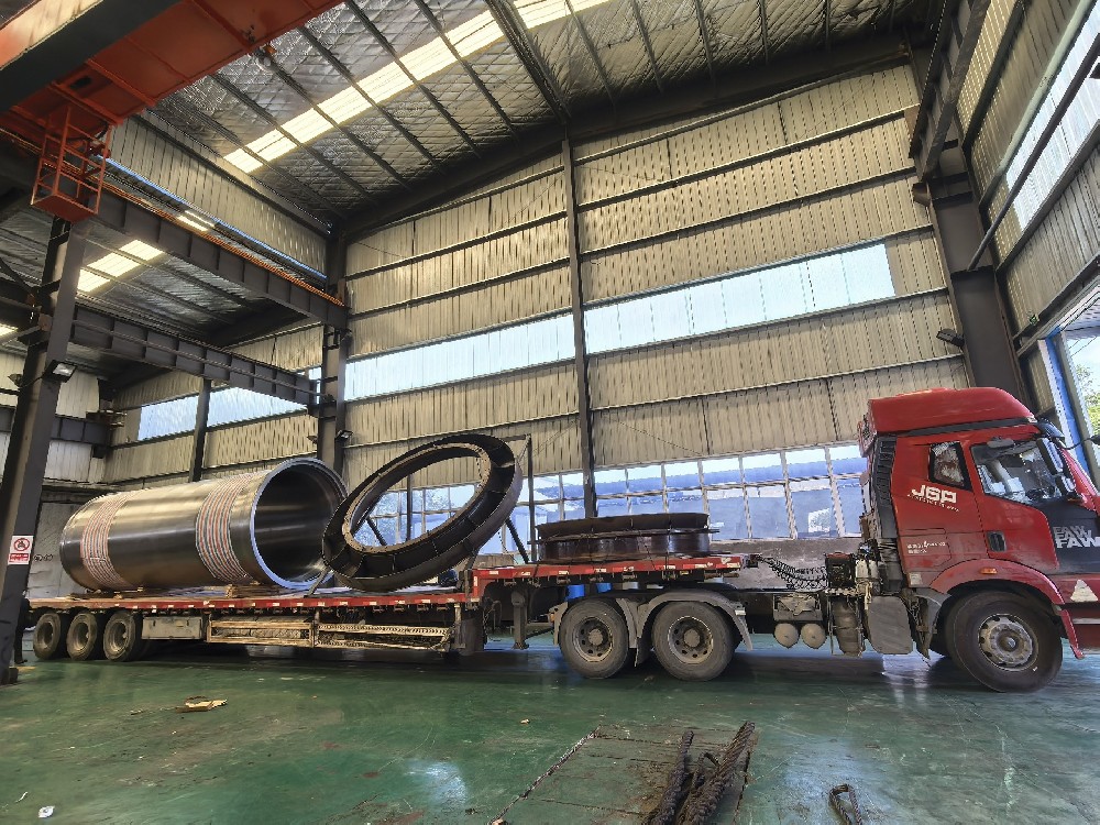 العنوان: تسليم ناجح لقوالب الأنابيب كبيرة القطر DN 2200 مع دعم شامل للأدوات